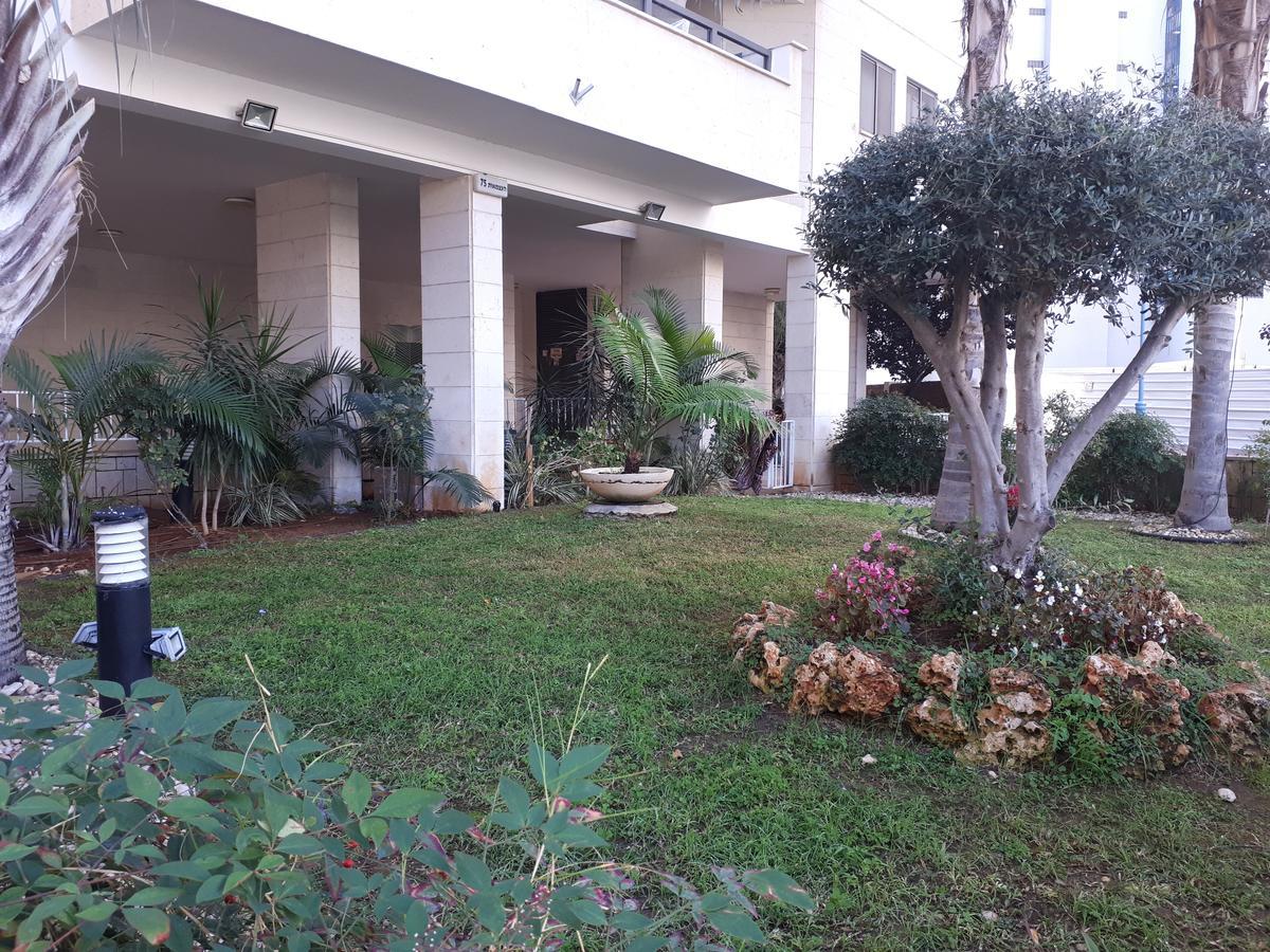 Apartment 2 Bedrooms Central Location Ashdod Esterno foto